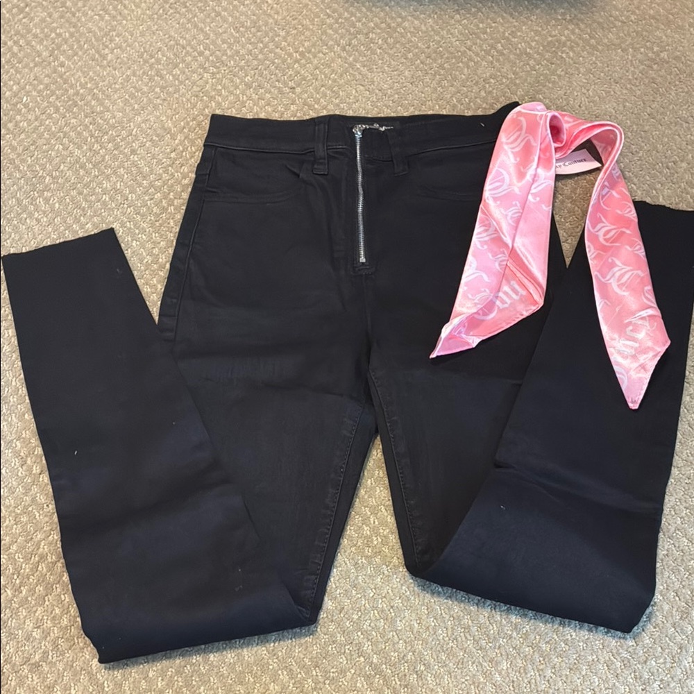 NWT juicy couture high rise skinny Black Jeans with Pink Scarf Accent